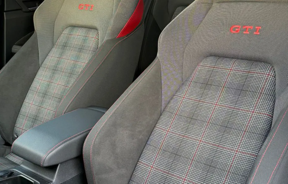 huur Volkswagen Golf 8.5 GTI 1