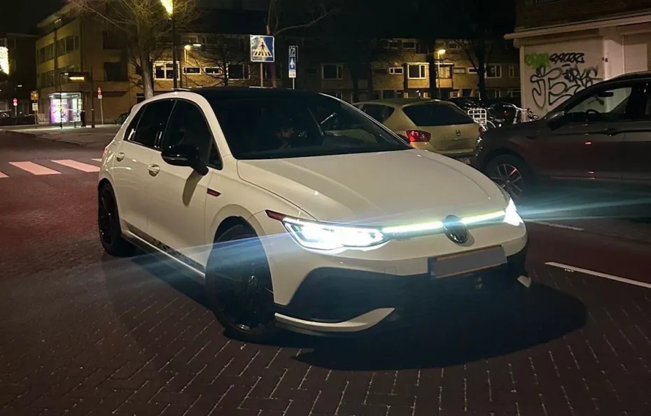 huur Volkswagen Golf 8 GTI 45 Jahre 1