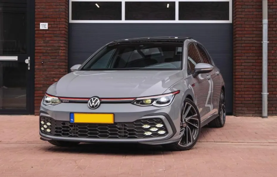 huur Volkswagen Golf 8 GTI 1