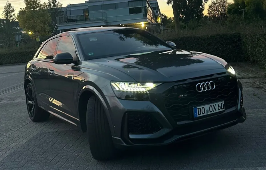 huur Audi RSQ8 Performance 1