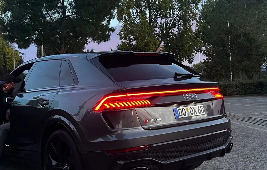 huur Audi RSQ8 Performance 1