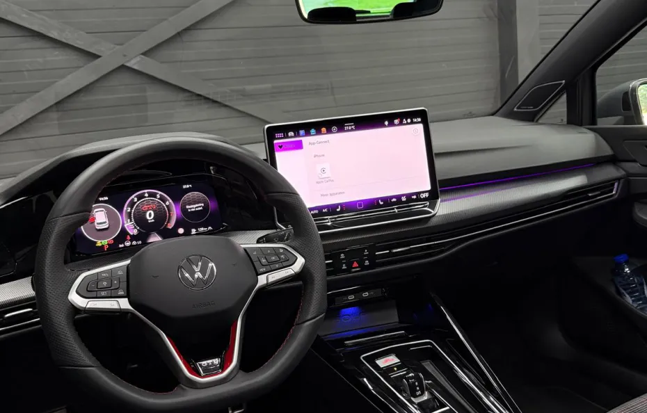 huur Volkswagen Golf 8.5 GTI 1