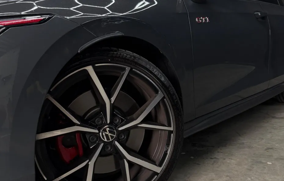 huur Volkswagen Golf 8.5 GTI 1