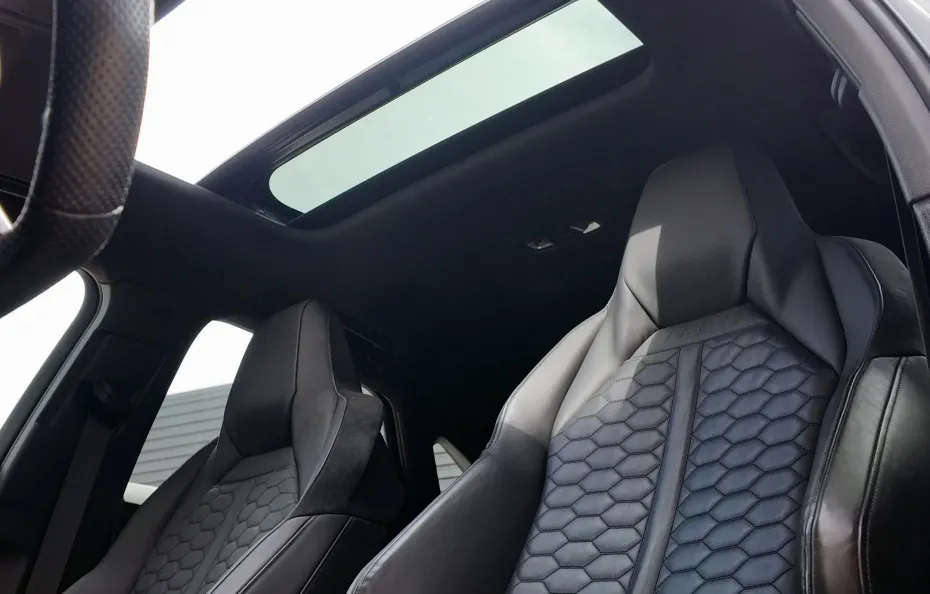 huur Audi RSQ3 Sportback 1