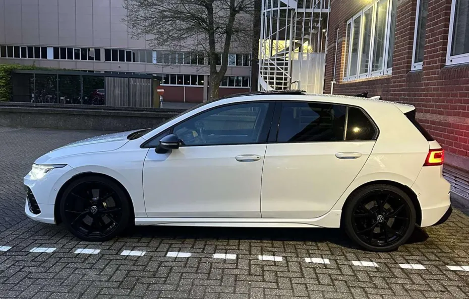 huur Volkswagen Golf 8R + Downpipes 1