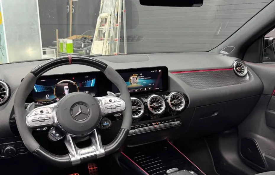 huur Mercedes Benz GLA45s AMG 1