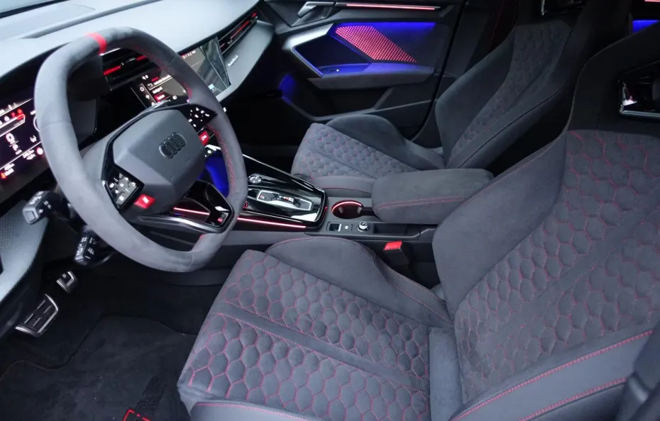 huur Audi RS3 Sportback (Kuipstoelen) 1