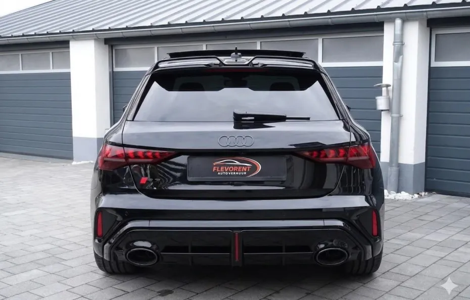 huur Audi RS3 Sportback (Kuipstoelen) 1