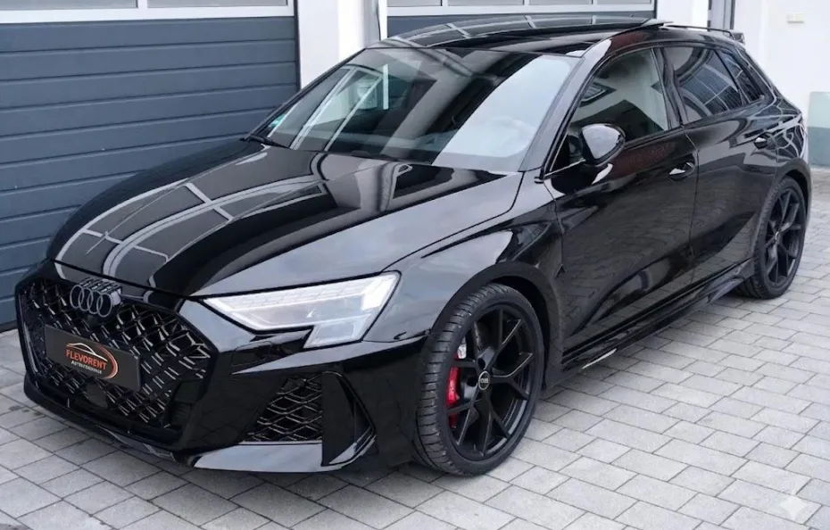 huur Audi RS3 Sportback (Kuipstoelen) 1