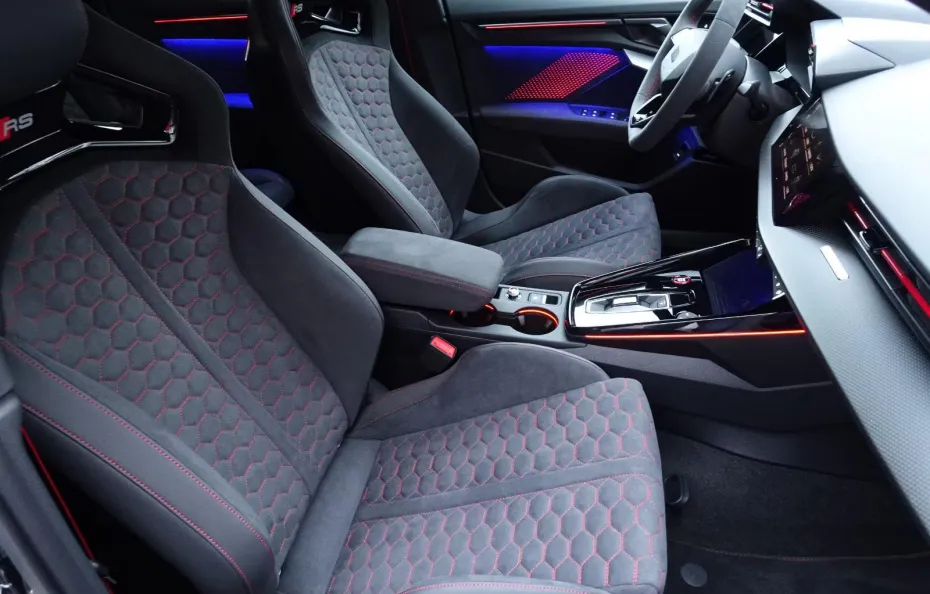 huur Audi RS3 Sportback (Kuipstoelen) 1