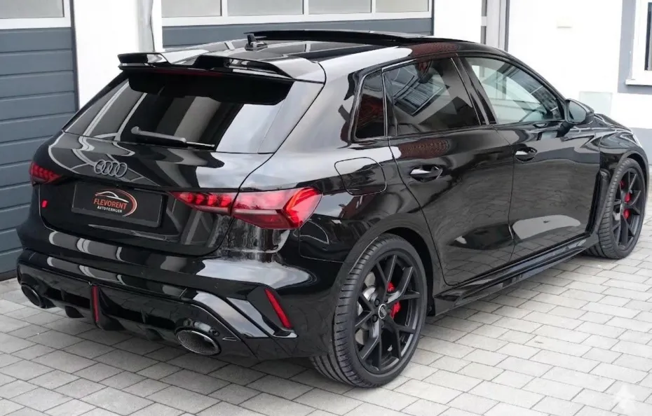 huur Audi RS3 Sportback (Kuipstoelen) 1