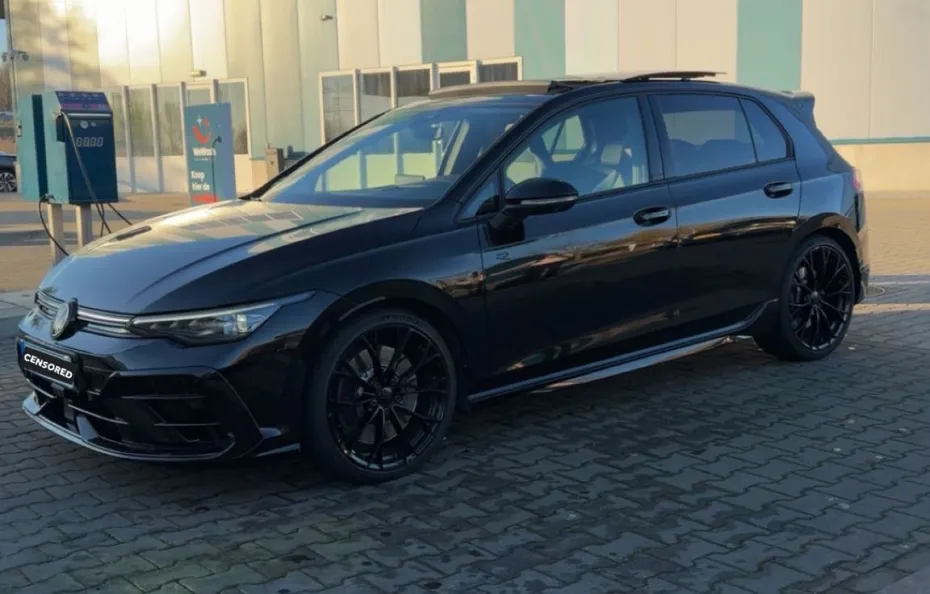 huur Volkswagen Golf 8.5R Black edition 1