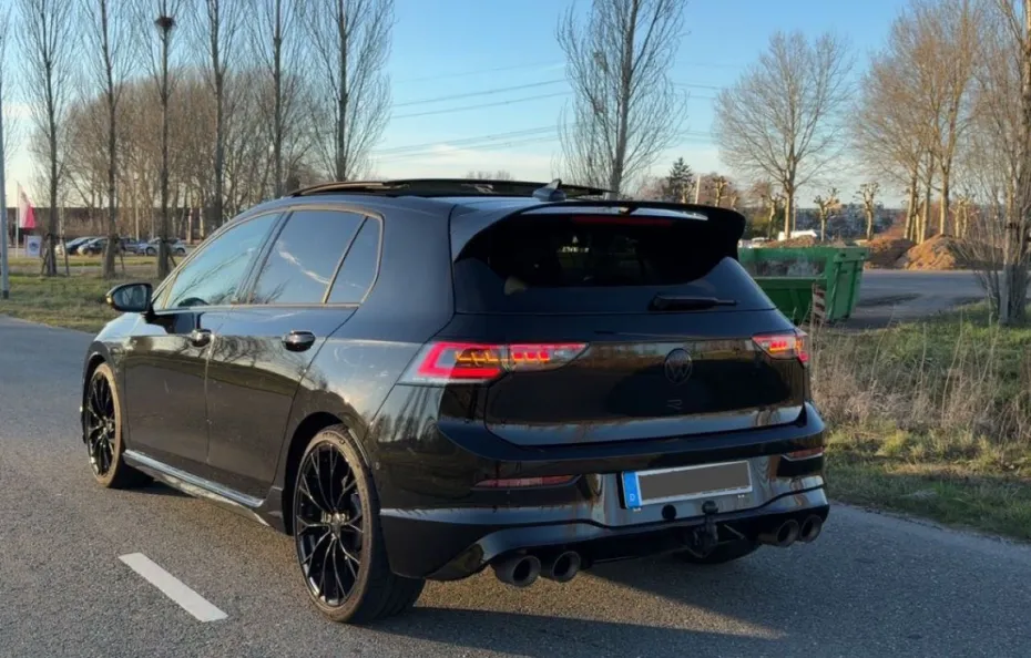 huur Volkswagen Golf 8.5R Black edition