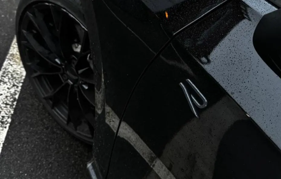 huur Volkswagen Golf 8.5R Black Edition