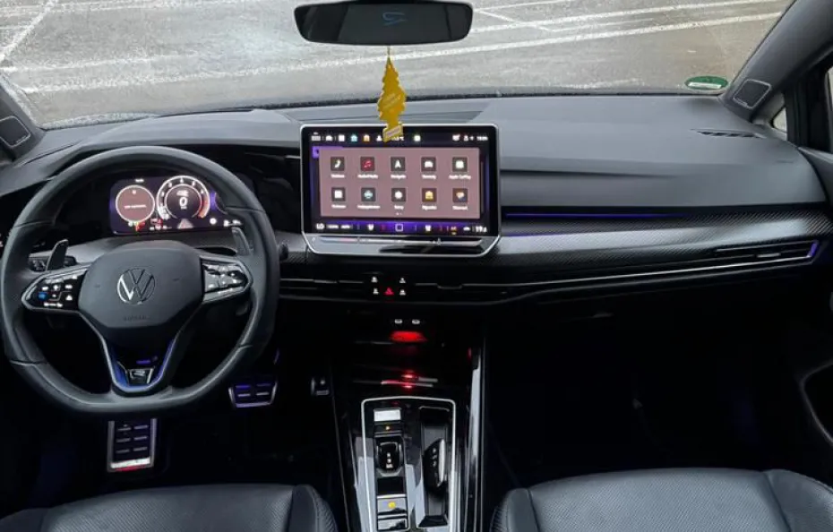 huur Volkswagen Golf 8.5R Black Edition