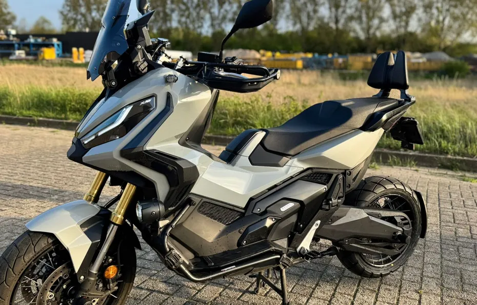 huur Honda X-ADV 750 1