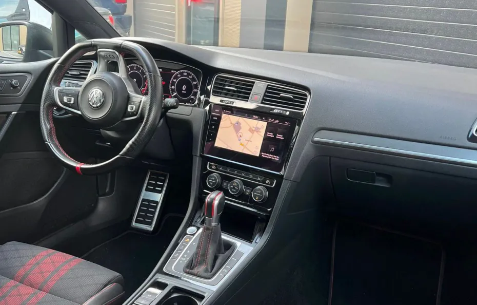 huur Volkswagen Golf 7.5 GTI TCR 1