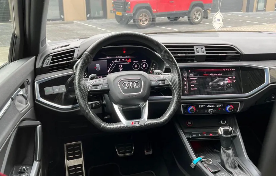 huur Audi RSQ3 Sportback 1