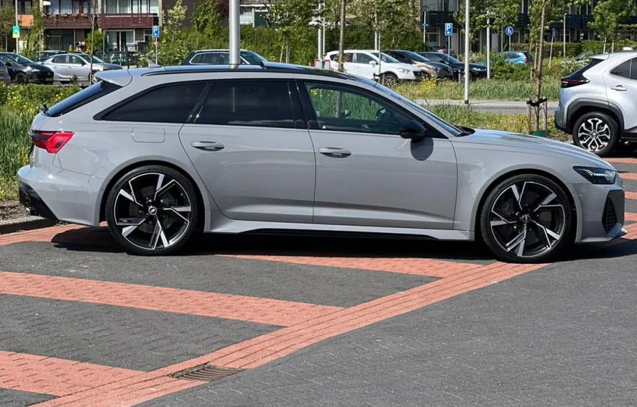 huur Audi RS6 Performance 1