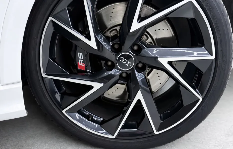 huur Audi RSQ3 Sportback 1