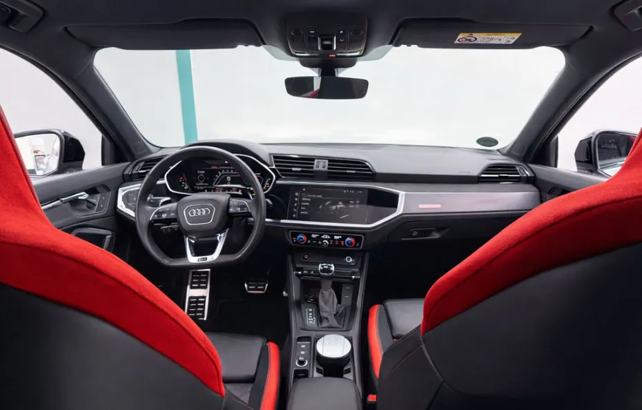 huur Audi RSQ3 Sportback 1