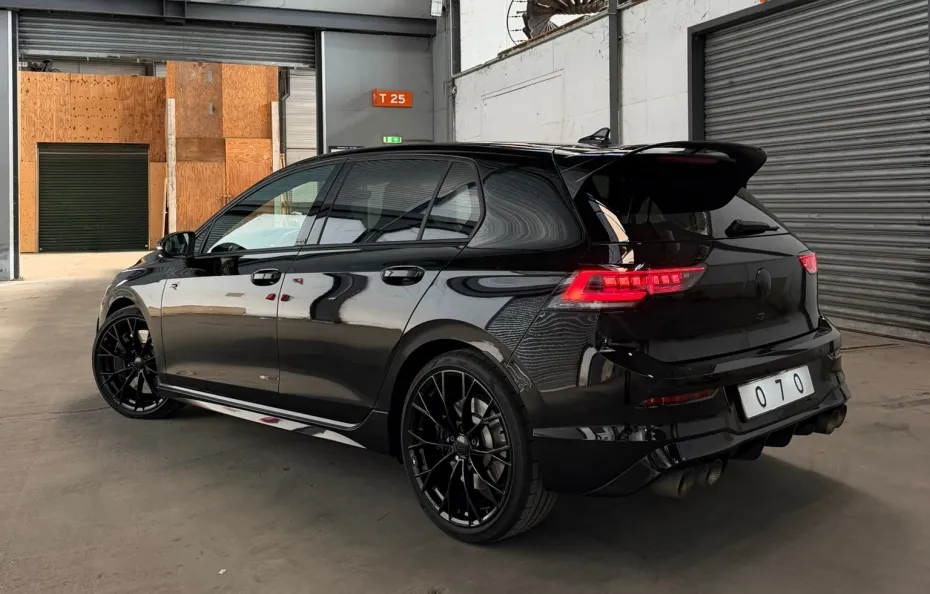 huur Volkswagen Golf 8.5R Performance 1