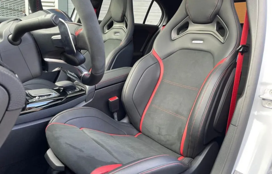 huur Mercedes Benz A45s AMG
