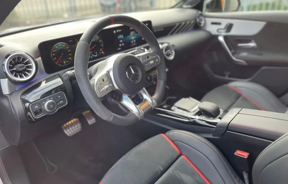 huur Mercedes Benz A45s AMG