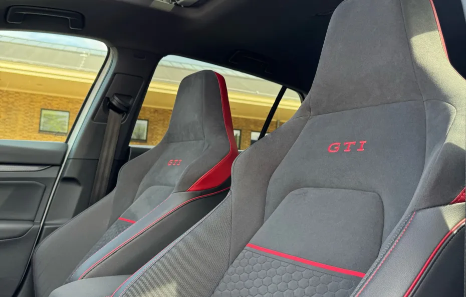 huur Volkswagen Golf 8 GTI Clubsport 1