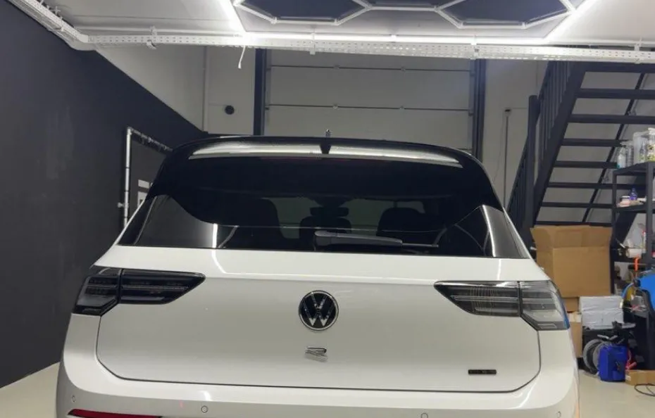 huur Volkswagen Golf 8R Black Edition