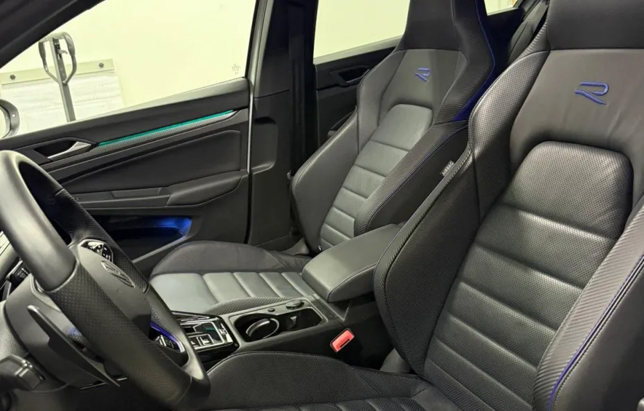 huur Volkswagen Golf 8R Black Edition