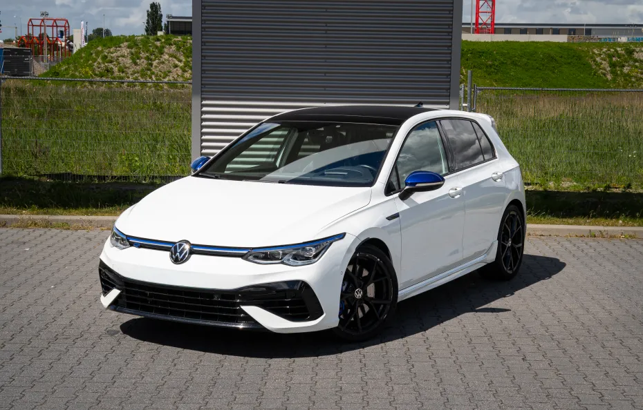 huur Volkswagen Golf 8R 20 Years Edition 1