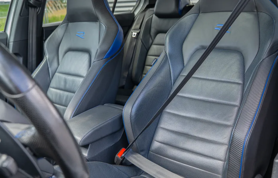 huur Volkswagen Golf 8R 20 Years Edition