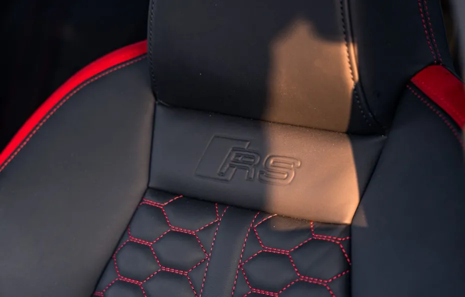 huur Audi RS3 Limousine 1