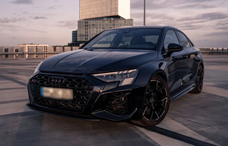 huur Audi RS3 Limousine 1