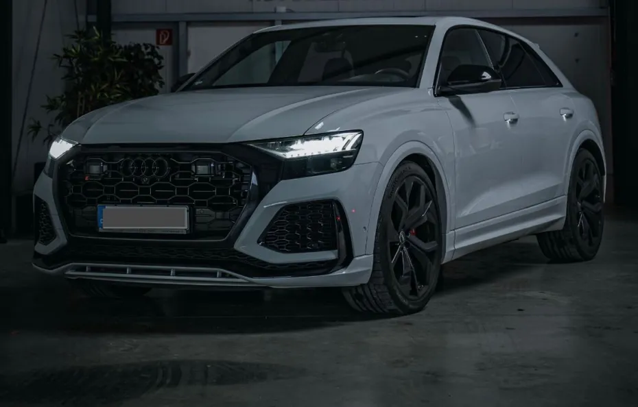 huur Audi RSQ8 Performance 1