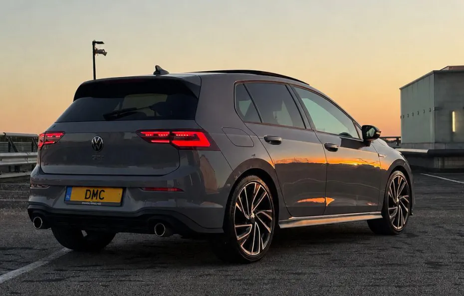 huur Volkswagen Golf 8 GTI 1