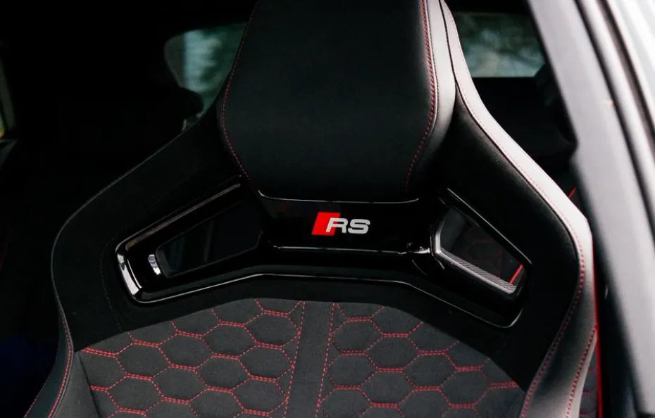 huur Audi RS3 Sportback (Kuipstoelen)