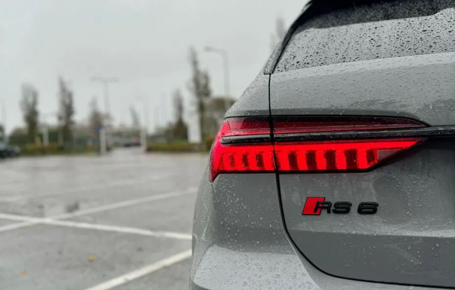 huur Audi RS6 Performance 1