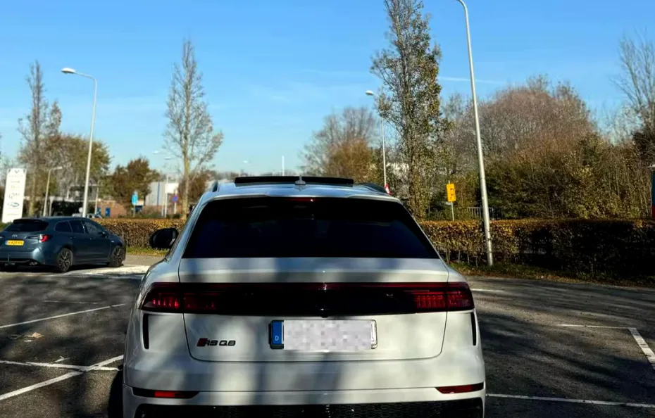 huur Audi RSQ8 Performance