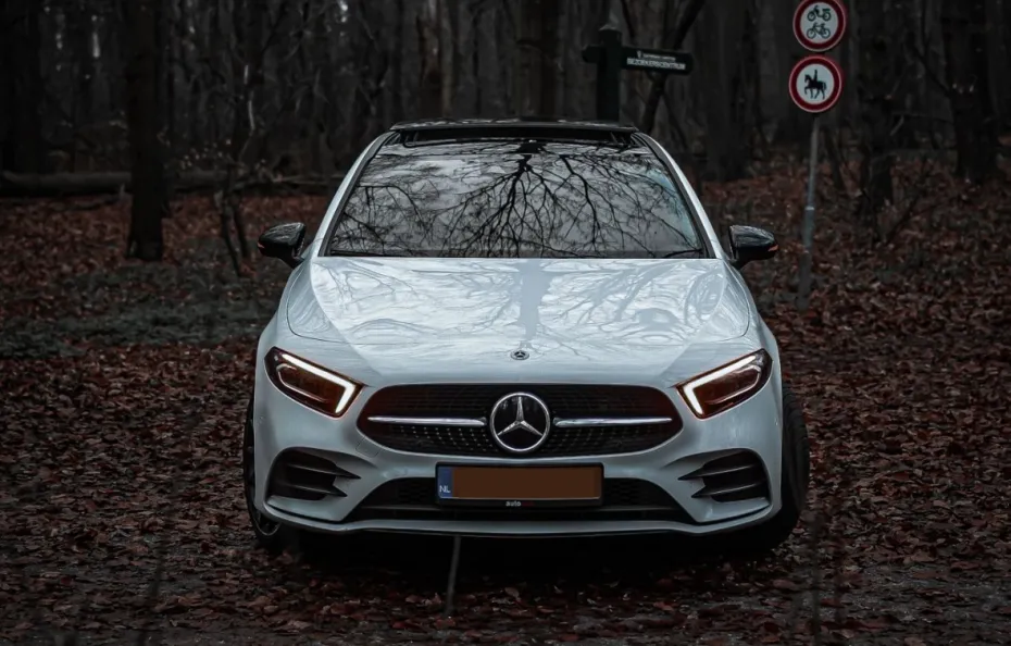 huur Mercedes Benz A250e Limo 1