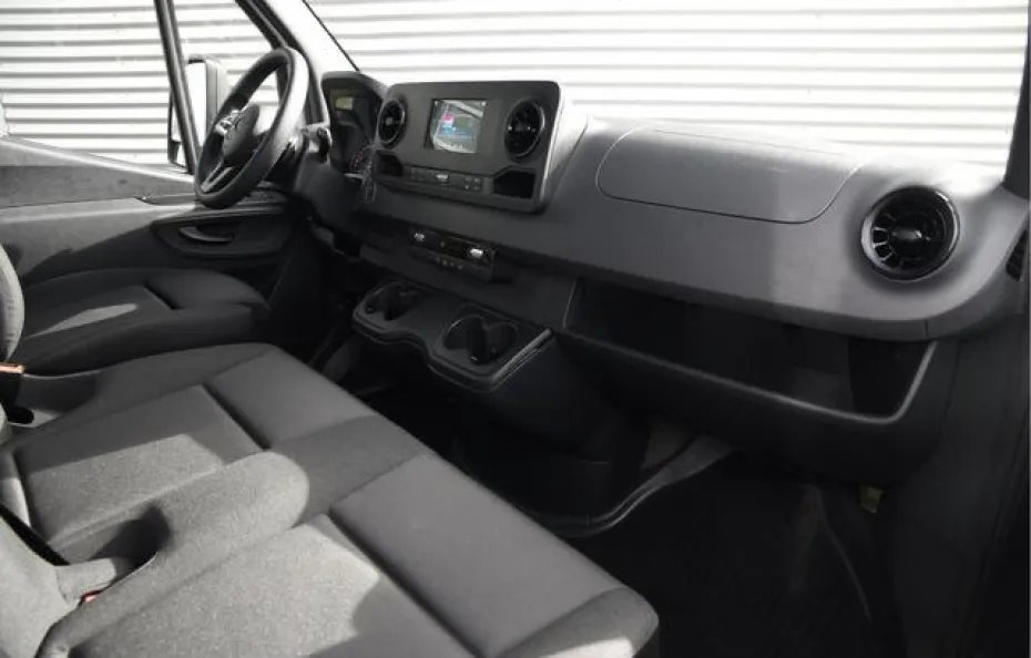 huur Mercedes bakwagen (Laadklep)