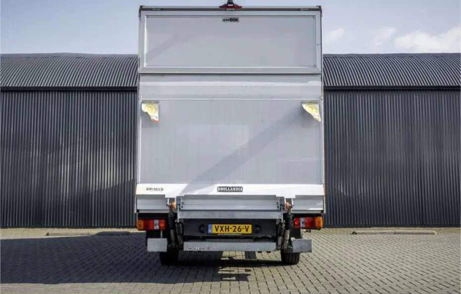 huur Mercedes bakwagen (Laadklep)