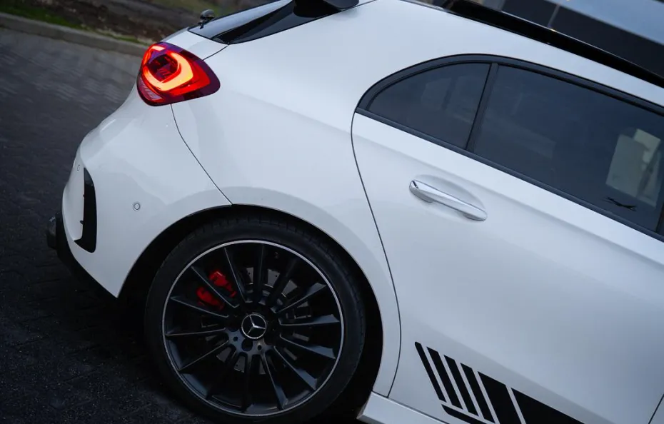 huur Mercedes Benz A35 AMG