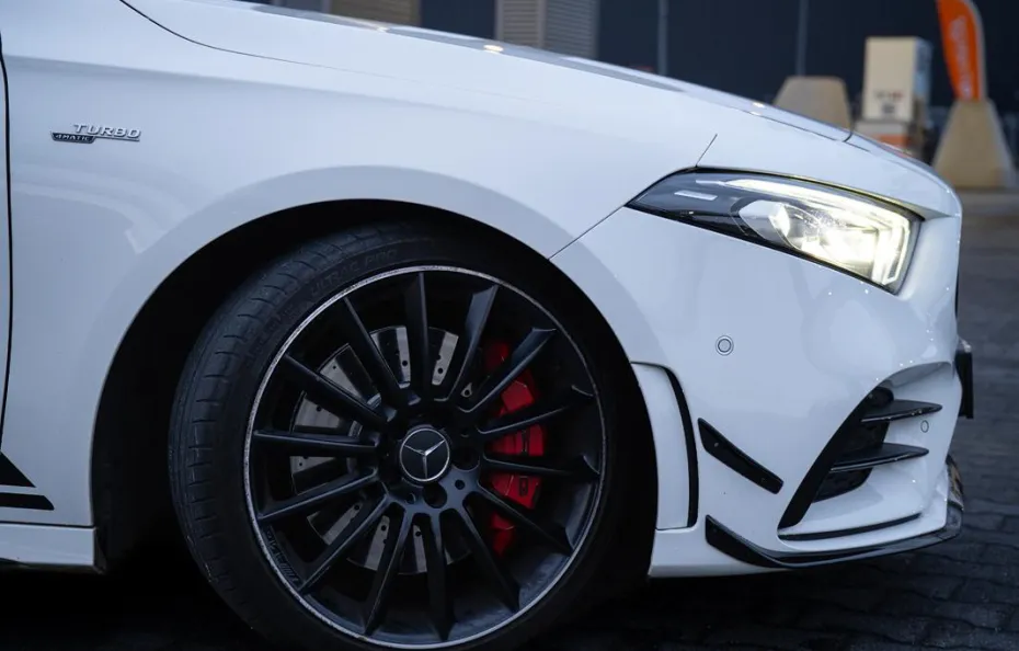 huur Mercedes Benz A35 AMG