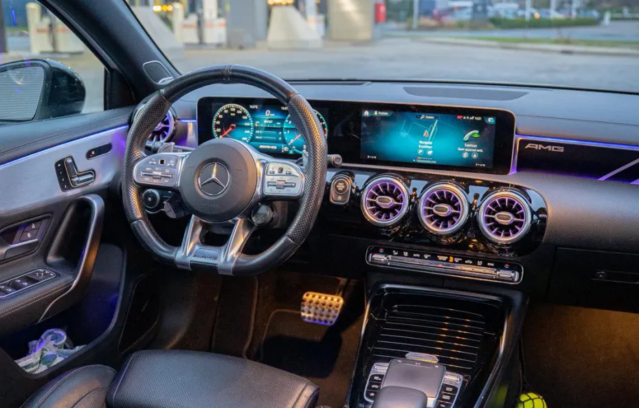 huur Mercedes Benz A35 AMG
