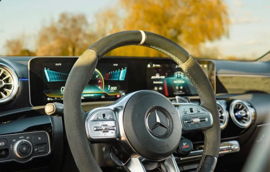 huur Mercedes Benz A35 AMG