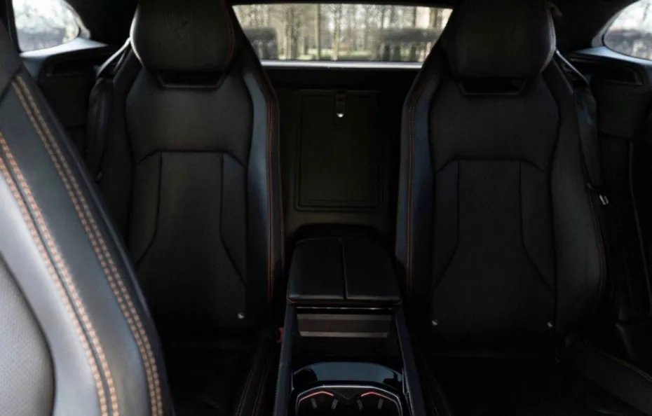 huur Lamborghini Urus