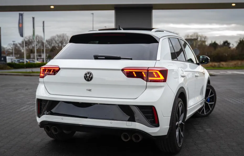 huur Volkswagen T-Roc R + Akra 1