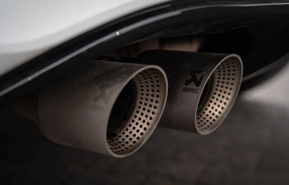 huur Volkswagen T-Roc R + Akra 1